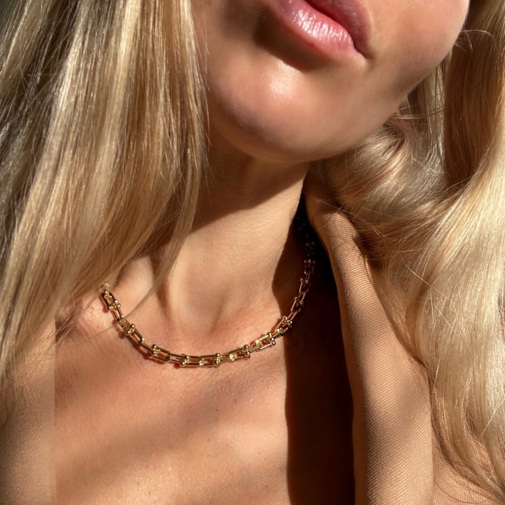 Tiffany-style golden chain choker
